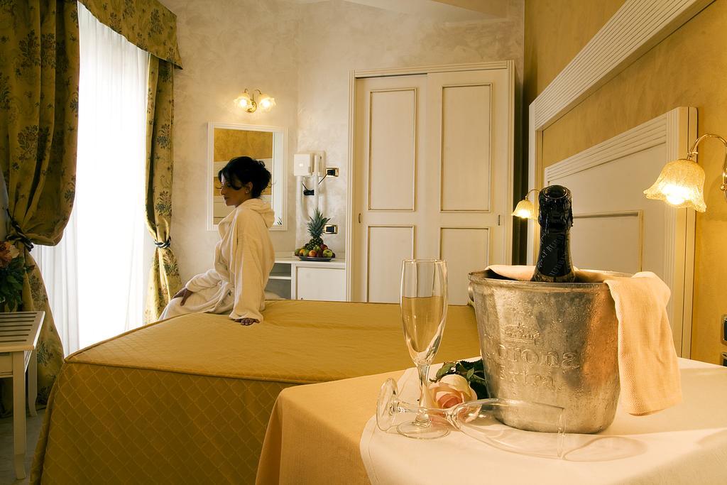 רימיני Hotel Diplomat Palace מראה חיצוני תמונה