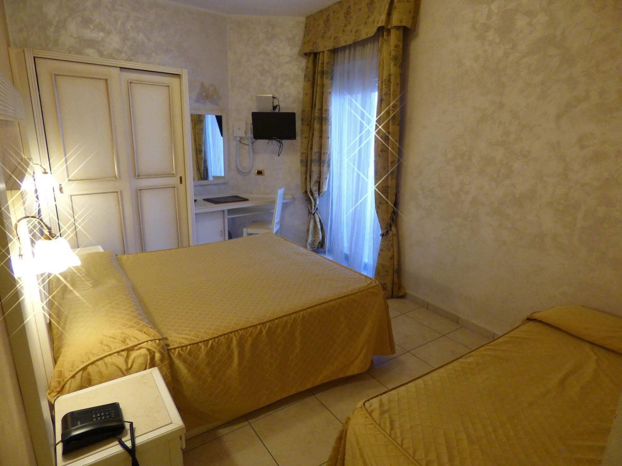 רימיני Hotel Diplomat Palace מראה חיצוני תמונה