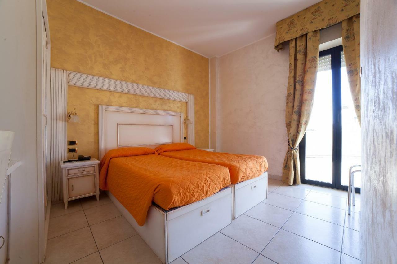 רימיני Hotel Diplomat Palace מראה חיצוני תמונה