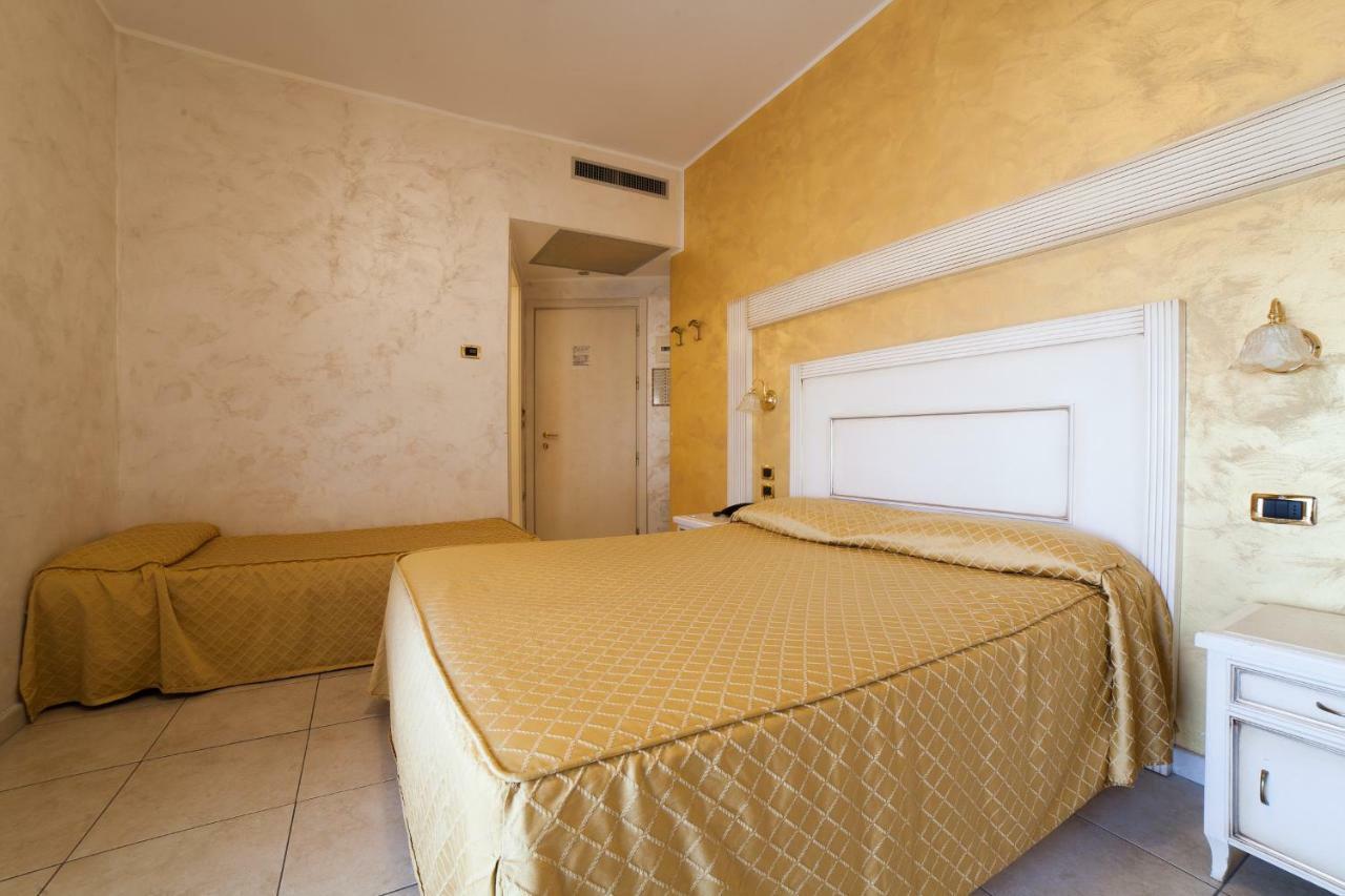 רימיני Hotel Diplomat Palace מראה חיצוני תמונה