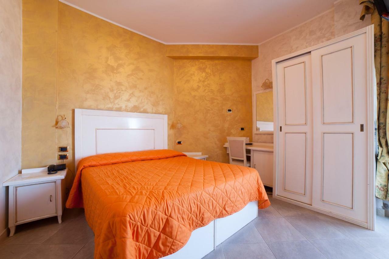 רימיני Hotel Diplomat Palace מראה חיצוני תמונה