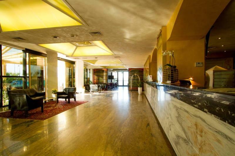 רימיני Hotel Diplomat Palace מראה חיצוני תמונה