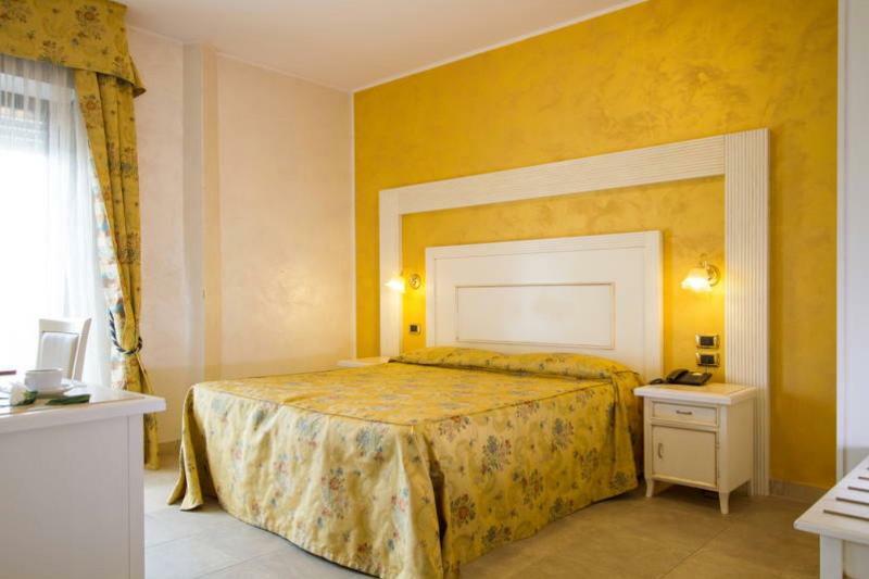 רימיני Hotel Diplomat Palace מראה חיצוני תמונה